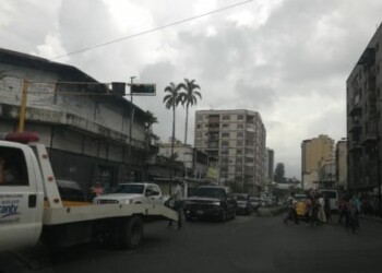 Sin semáforo la principal avenida de la ciudad desde hace meses.