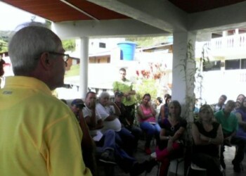 Martínez continua recorriendo los sectores guaicaipureños