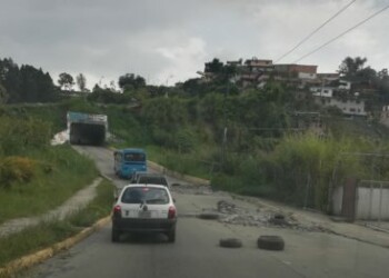 Conductores claman por mejoras en la vialidad de Los Teques
