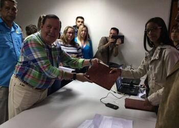 José Luis Rodríguez, inscribió su candidatura con apoyo de UNT