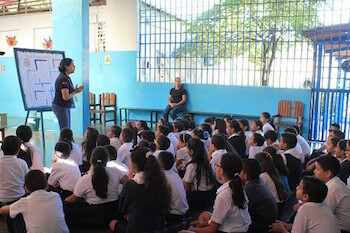 CEBM continúa impulsando el programa “Contraloría va a la Escuela”