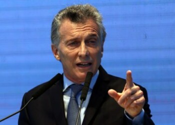 Macri insta Trump a ordenar un embargo total a exportaciones petroleras de Venezuela