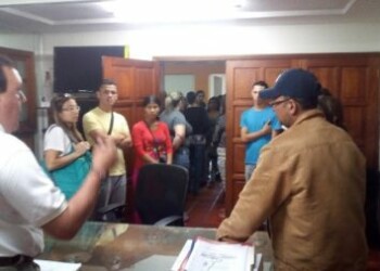 Alcalde José Luis Rodríguez y representantes de escuela   Cacique Epoima  unen esfuerzos para frenar ola de robos