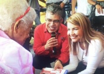 Wisely Álvarez y Elías Jaua entregaron  en San Corniel ayudas sociales