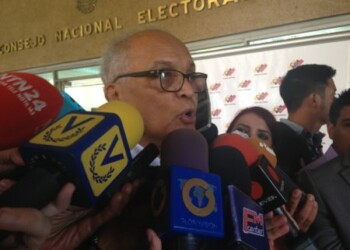 Vicente Bello frente al CNE dio declaraciones