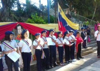 Juramentaron a 24 niños de la Sociedad Bolivariana del EBN Los Salias