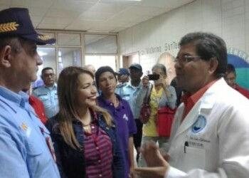 Entregan canastillas e insumos médicos  en el Victorino Santaella de Los Teques