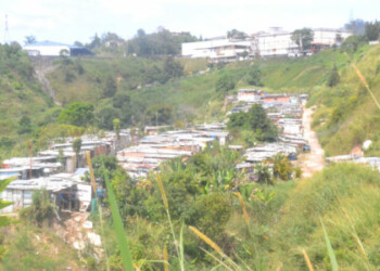 Dos edificios sin construir y las familias se multiplican en la terraza 16 donde la mayoría de sus habitantes son niños y no cuentan con los servicios básicos que mejore su calidad de vida
