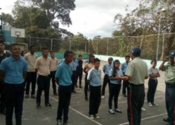 Policía comunal de Carrizal trabaja 
en la creación de Brigadas Escolares