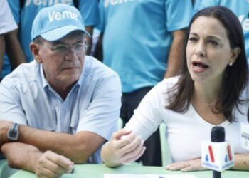 Machado: Venezuela es el primer país petrolero en la historia que se declara en bancarrota