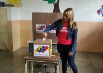 Momentos en el que votó Wisely Álvarez