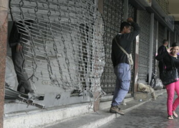 La ruptura del “Hilo Constitucional” por parte del TSJ a finales de marzo, según contualizó la entonces Fiscal de la República Luisa Ortega, volvió a encender las calles venezolanas, dejando al menos 140 fallecidos, más de mil heridos, cientos de presos políticos y daños tanto a la propiedad pública como privada