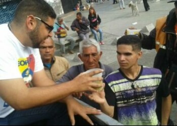 Entregan alimentos a personas necesitadas