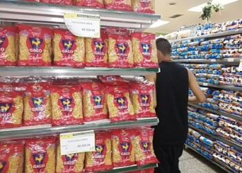 Para completar un kilo amas de casa deben gastar casi el sueldo completo.