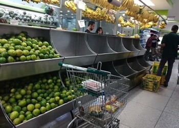 A pocos días de despedir el 
año escasean hasta las verduras