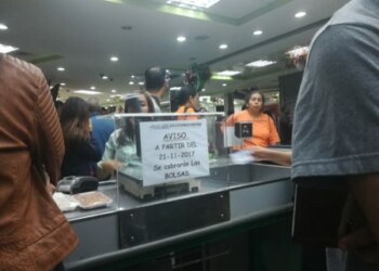 En Fresco Market de San Antonio cobraban ayer lunes mil Bs cada bolsa.