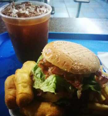 En algunos locales de San Antonio de los Altos una hamburguesa bien resuelta cuesta hasta Bs 200 mil.