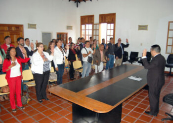 Alcalde Farih juramentó nuevo tren directivo