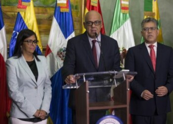 Gobierno bolivariano condiciona acuerdo con oposición a fin de sanciones internacionales