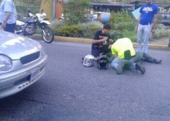 Persecución y posterior tiroteo causó zozobra entre la avenida Perimetral de San Antonio de los Altos. PNB tomó Los Helechos en busca de un fugado.