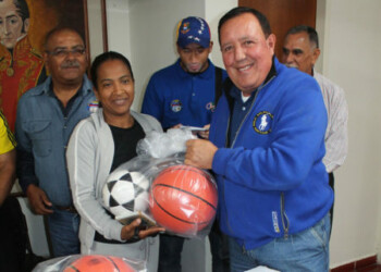 Alcalde José Luis Rodríguez entregó kit deportivo a escuelas del municipio