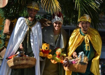 Sanantoñeros recibieron  a Los Reyes Magos