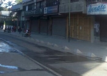 Avenida afectada por el apagon del jueves.