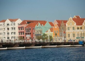 El proyecto del gobierno de Curacao incluye crear campamentos que alberguen a los solicitantes de asilos