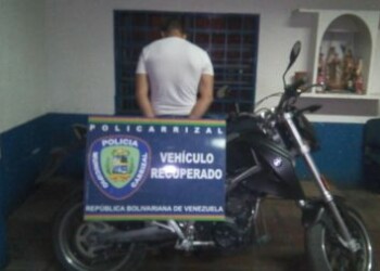 Policarrizal aprehendió a hombre con moto robada