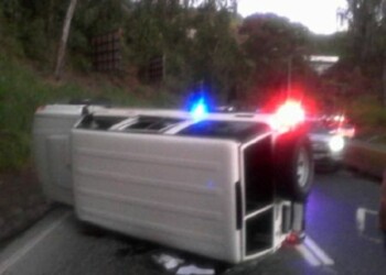 Dos efectivos del Sebin heridos al volcar camioneta en la Panamericana