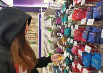 Los únicos anticonceptivos  de libre consumo son los preservativos de látex,  el comercio del resto es ilegal y altamente costoso. Jóvenes dejan de consumir anticonceptivos por escasez y altos costos de los mismos.