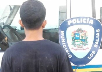 Hombre detenido tras sustraer comida de un supermercado.