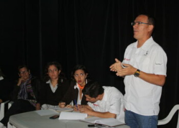 Salazar participó en un encuentro con vecinos organizado por concejales de Los Salias.