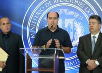 Expresidente del Parlamento dice Zapatero es "enemigo de Venezuela"
