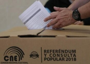 Ecuatorianos aprobaron suprimir la reelección indefinida