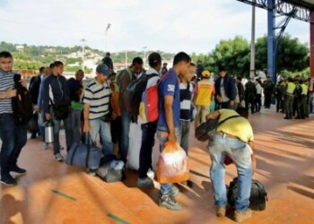 El éxodo masivo de venezolanos desata una crisis humanitaria en la frontera con Colombia