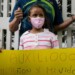 Protesta indefinida frente al J.M de Los Ríos por falta de tratamiento para niños con afecciones renales