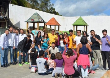 Jóvenes sanatoñeros llevaron la alegría del Carnaval a la Casa Hogar Ana
