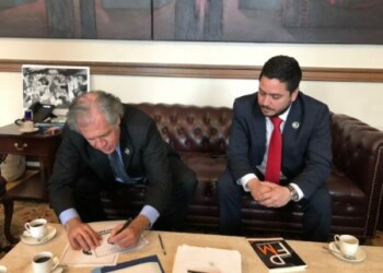 Organización Resistencia Venezolana sostuvo reunión con Almagro para solicitar una intervención humanitaria