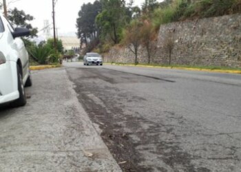 Carrizaleños exigen a las autoridades reparar la vialidad