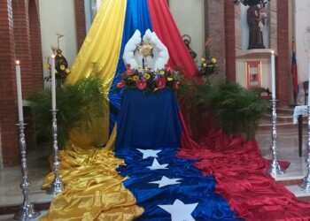 Santísimo de la Iglesia de San Antonio captó la atención de miles durante jornada de oración