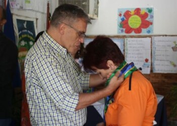 entregó orden  “Sanantoñero Ejemplar” a maestras de la Elsa Núñez Vargas