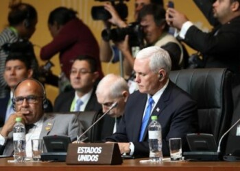 Mike Pence: EEUU no se quedará de brazos cruzados ante la crisis venezolana