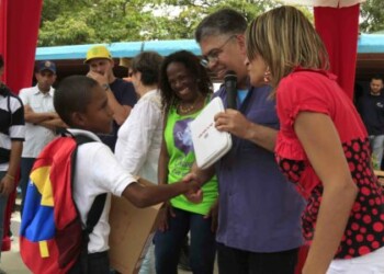 Jaua: a pesar de las dificultades en Venezuela tenemos un sistema educativo público gratuito