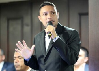 El parlamentario denunció un colapso total en las dos morgues de Valencia, como consecuencia de la descomposición de los cadáveres