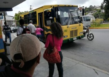 Crítica situación de transporte en varios sectores de Los Salias