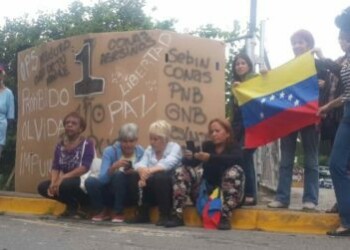 Protesta frente a OPS