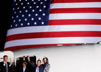 Trump recibió a los tres estadounidenses liberados por Corea del Norte