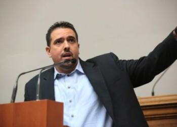 Oposición afirma que Maduro suspendió diálogo cuando había propuesta en mesa