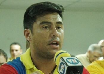 El parlamentario explicó que, para poder vivir, el venezolano necesita ganar 101 salarios mínimos mensuales, es decir, 3 salarios mínimos diarios.